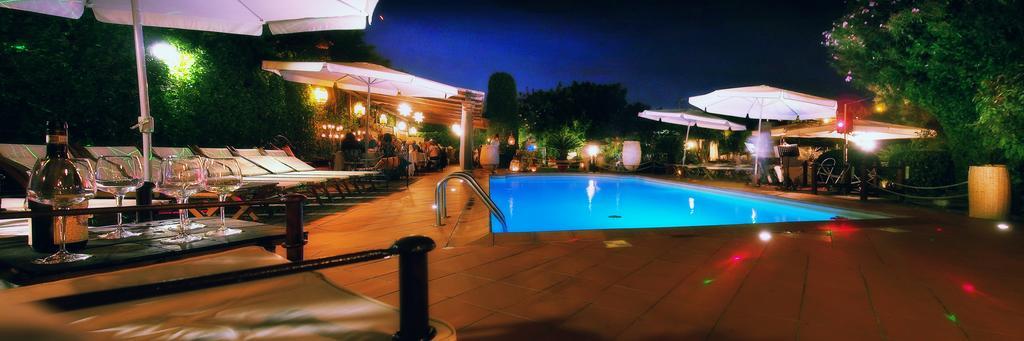 Hotel Atlantic Марина-ди-Каррара Экстерьер фото